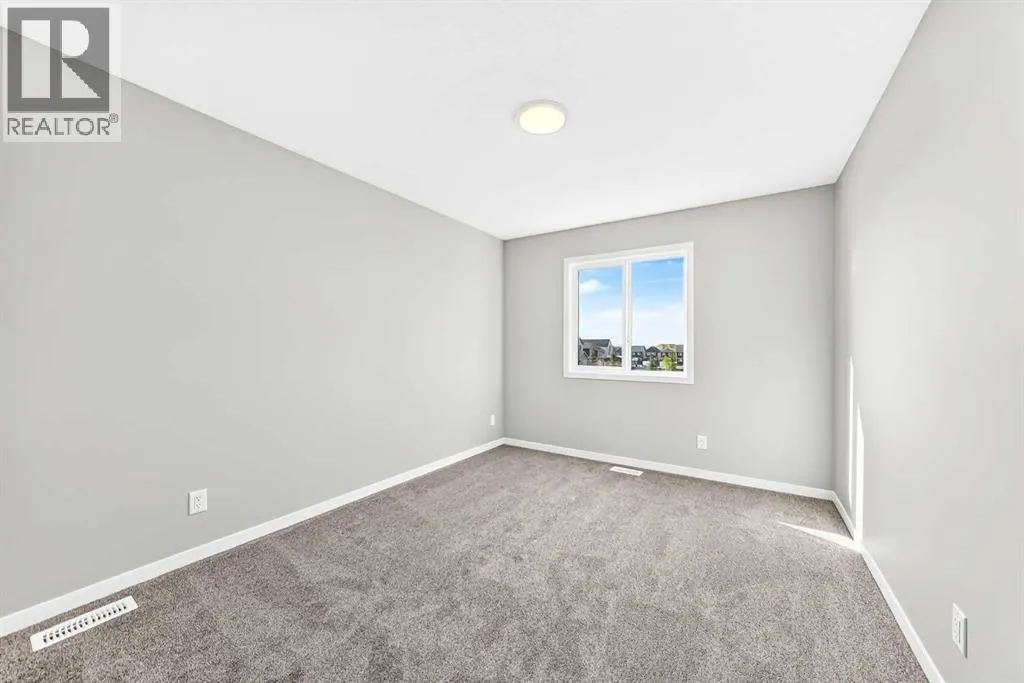 99 Mercado Crescent SE