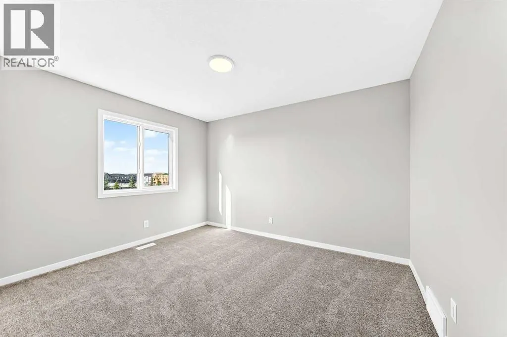 99 Mercado Crescent SE