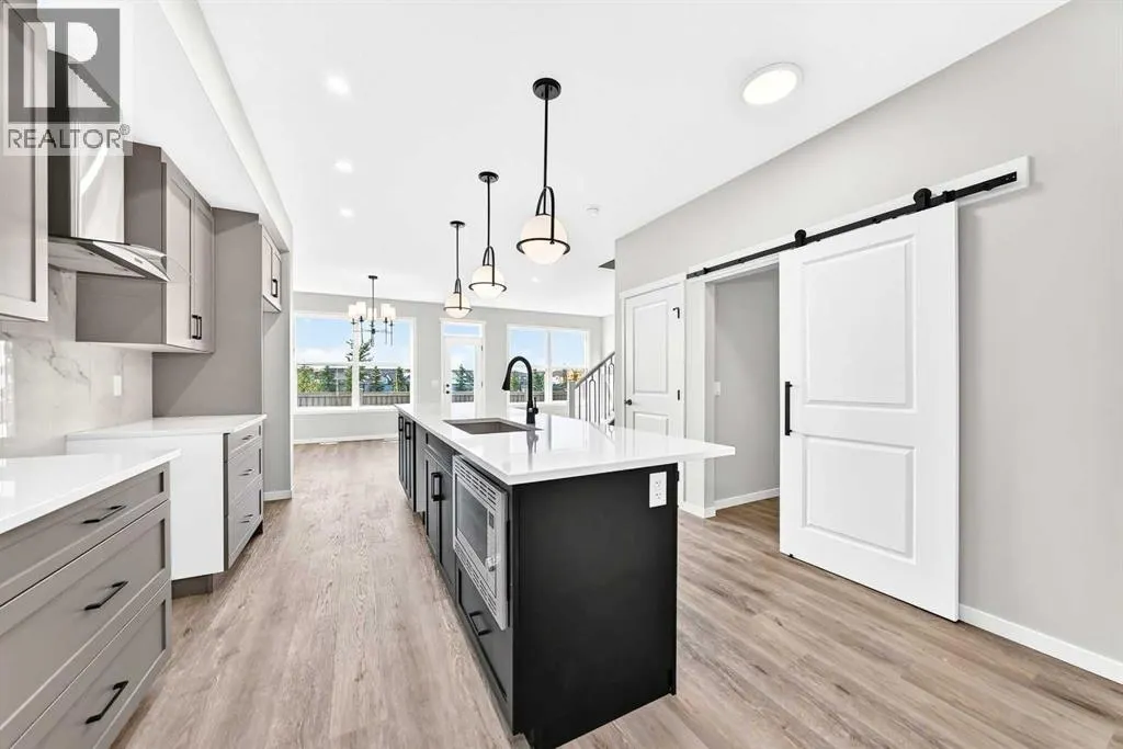 99 Mercado Crescent SE