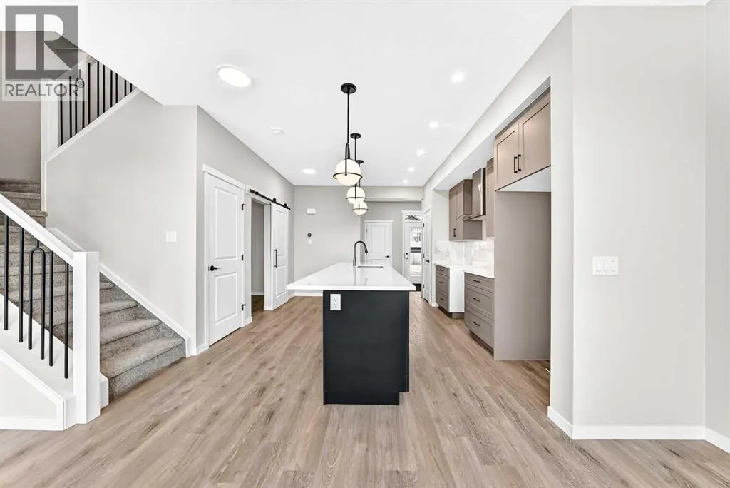 99 Mercado Crescent SE