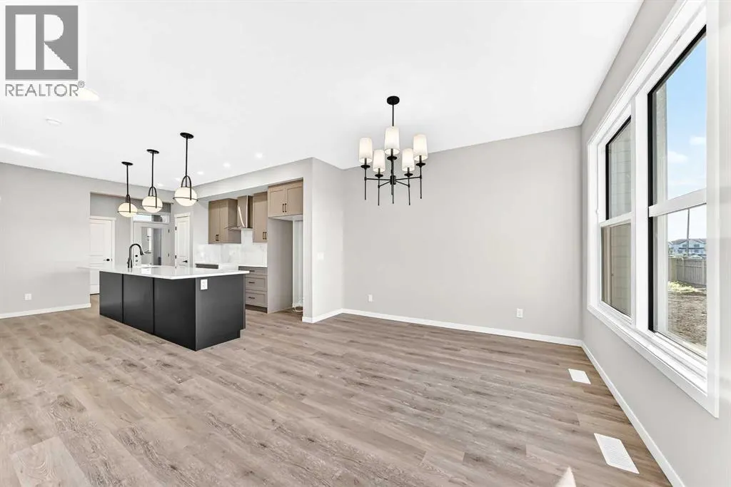 99 Mercado Crescent SE