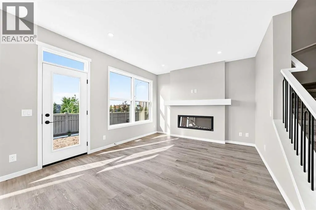 99 Mercado Crescent SE