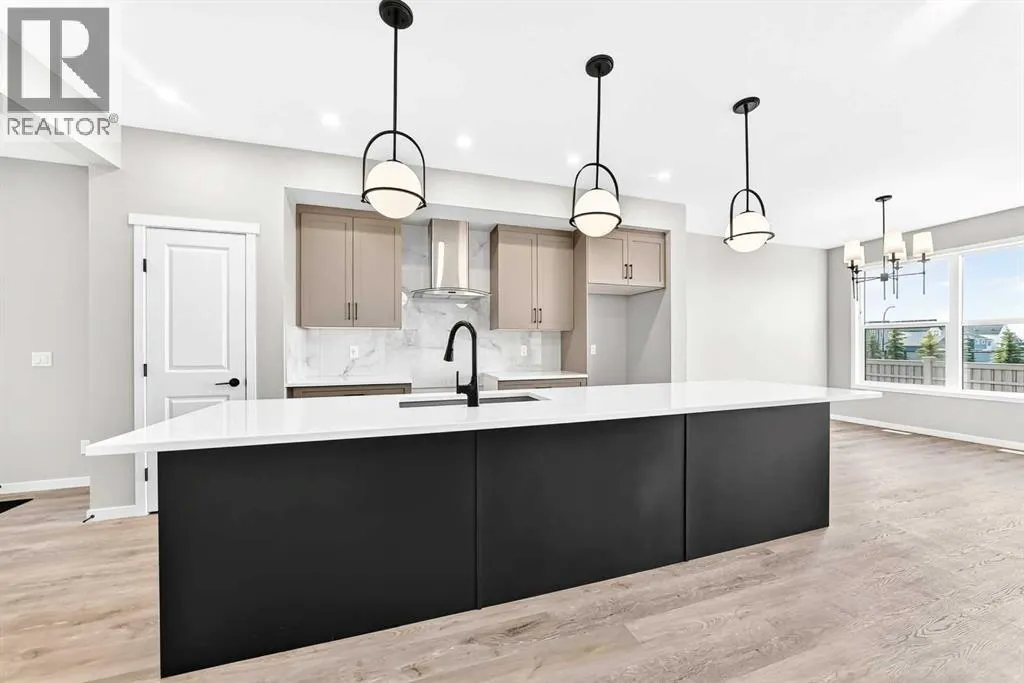 99 Mercado Crescent SE