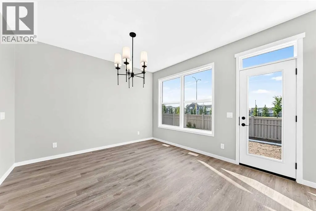 99 Mercado Crescent SE