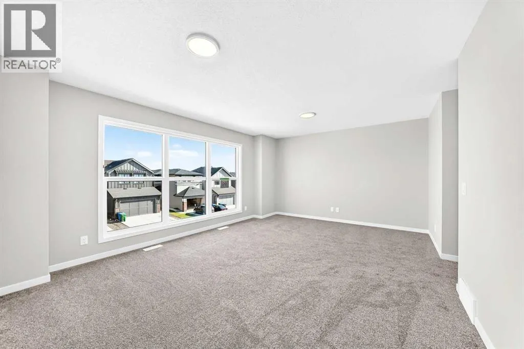 99 Mercado Crescent SE