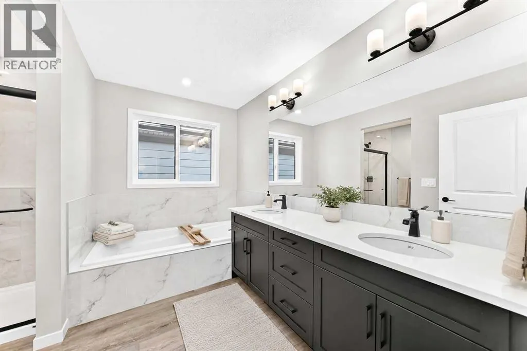 99 Mercado Crescent SE
