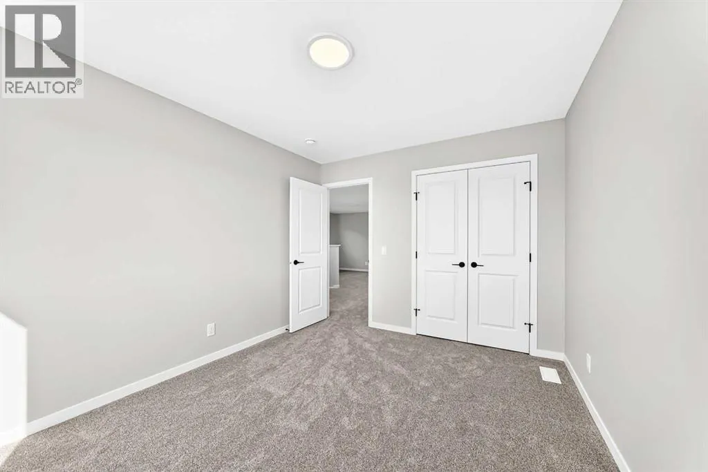 99 Mercado Crescent SE