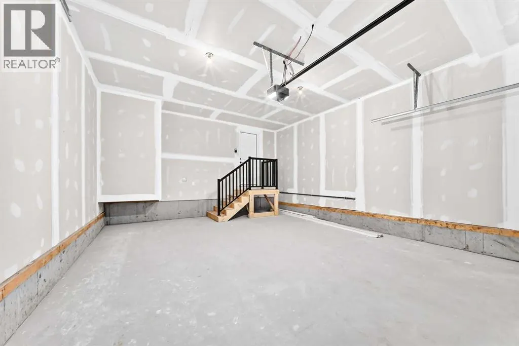 99 Mercado Crescent SE