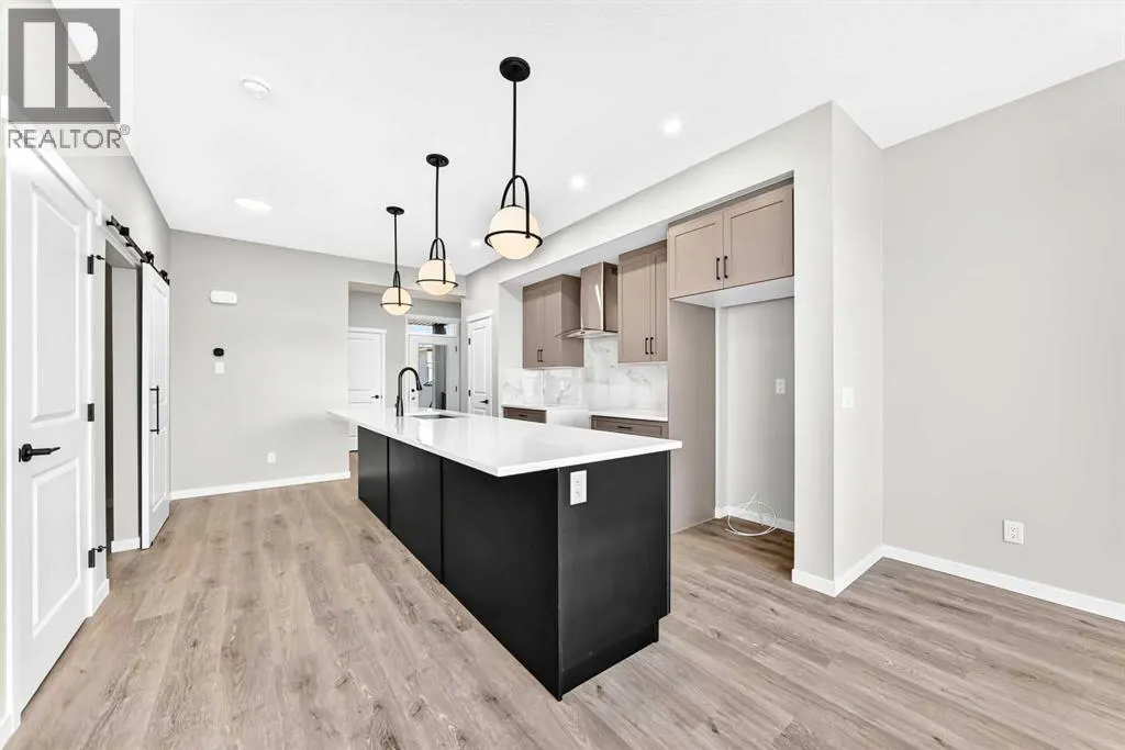 99 Mercado Crescent SE