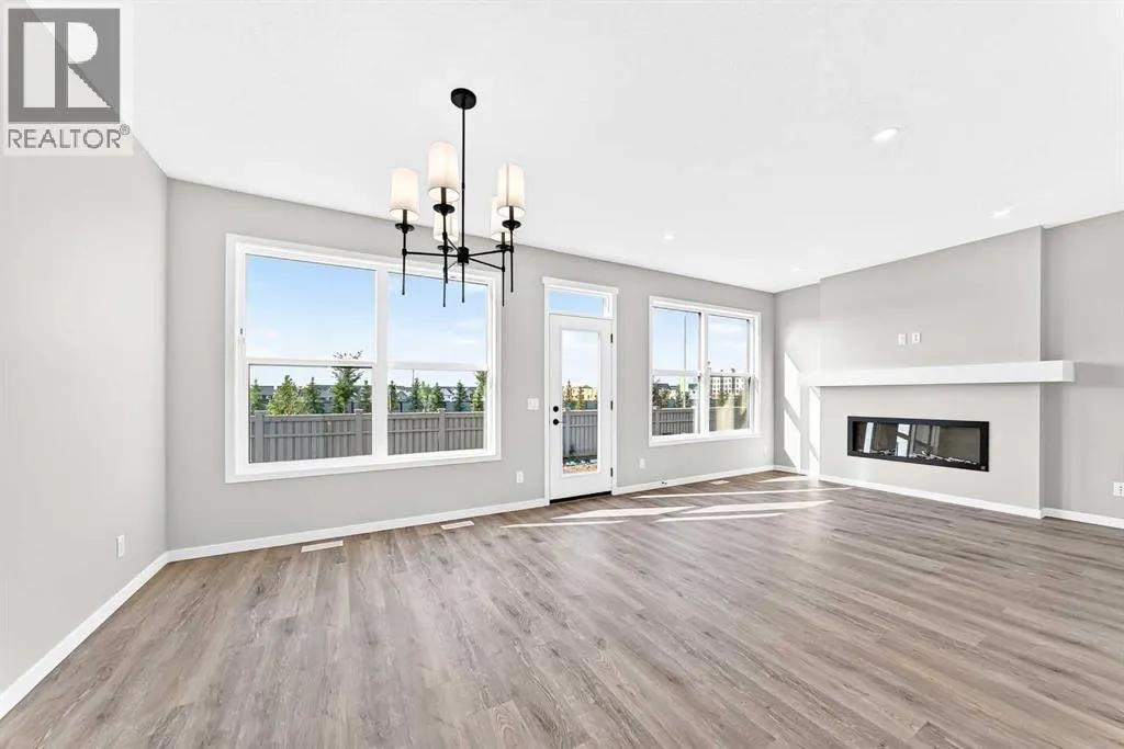 99 Mercado Crescent SE