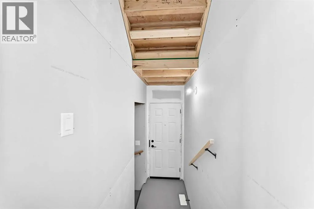 99 Mercado Crescent SE