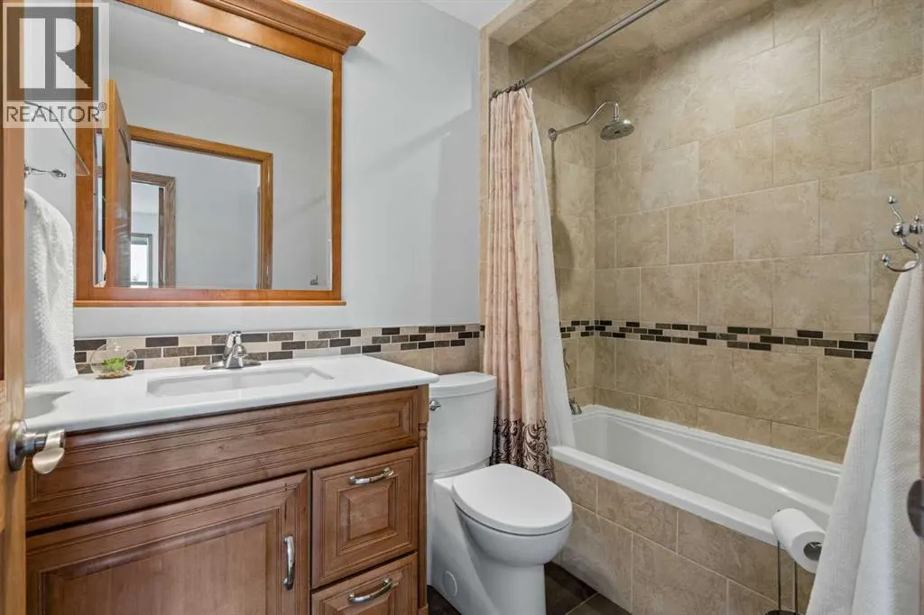 246 Mt Lorette Place SE