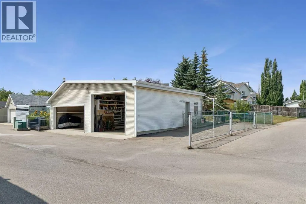 246 Mt Lorette Place SE