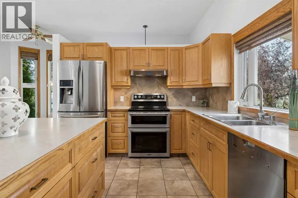246 Mt Lorette Place SE