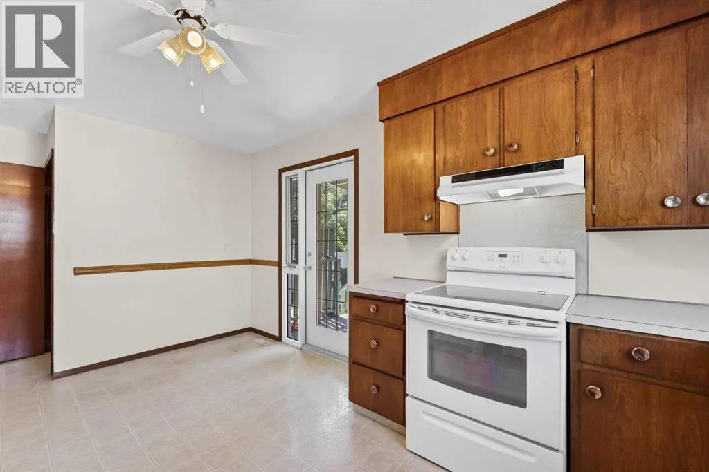 31 8 Street W