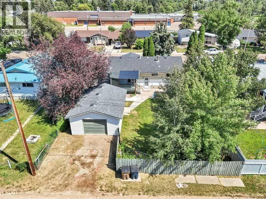 31 8 Street W