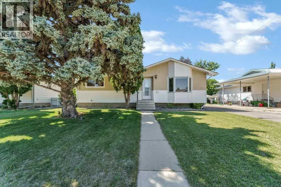 31 8 Street W