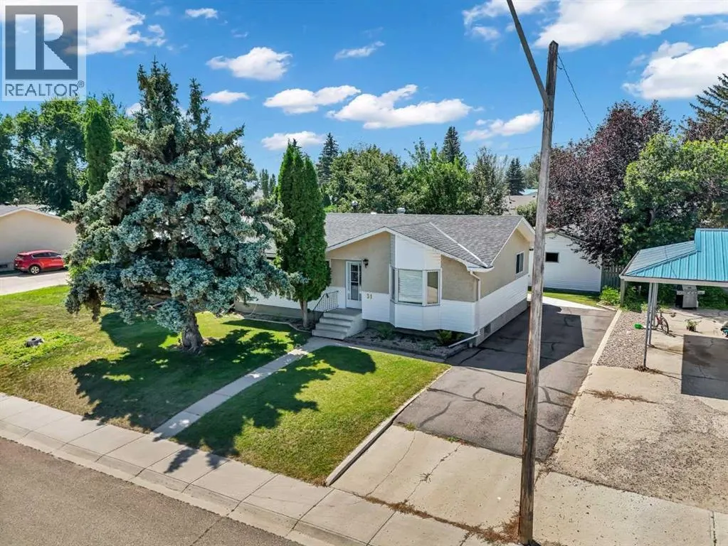 31 8 Street W
