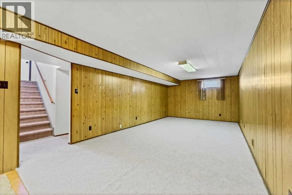 31 8 Street W