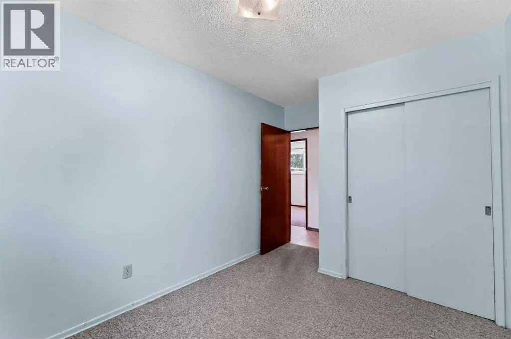31 8 Street W