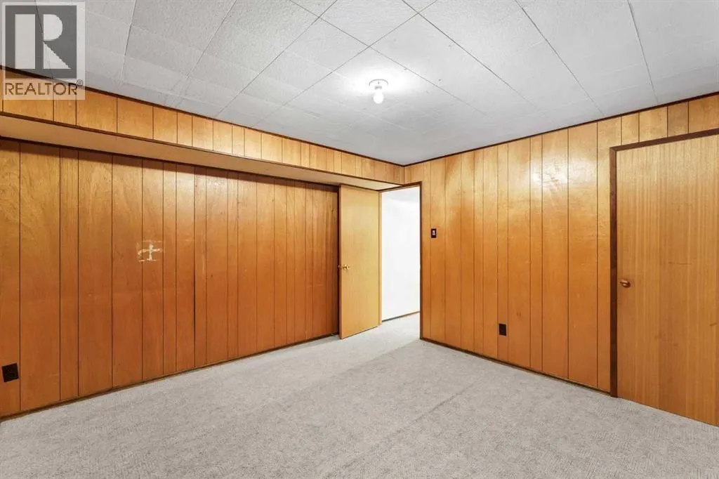 31 8 Street W