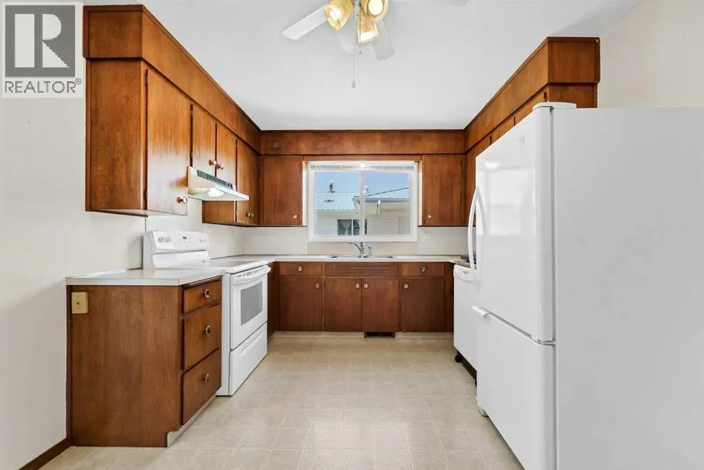 31 8 Street W