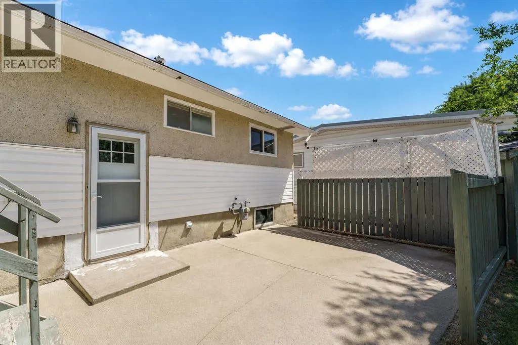 31 8 Street W