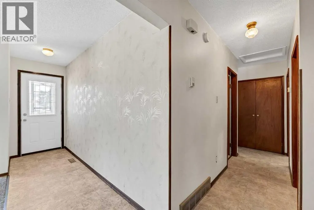 31 8 Street W
