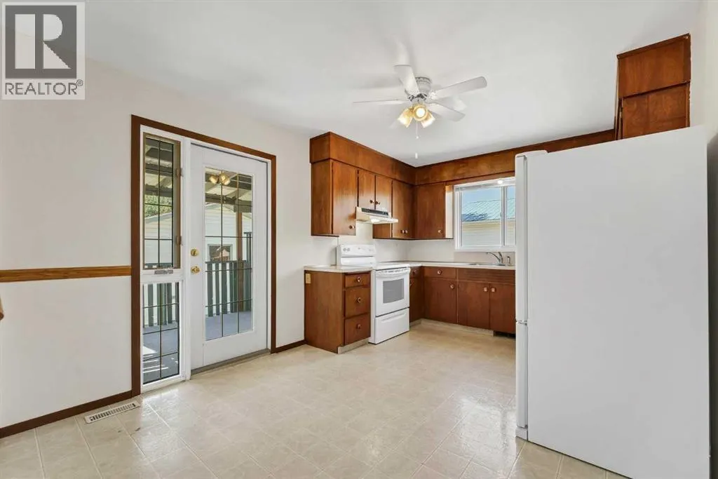 31 8 Street W