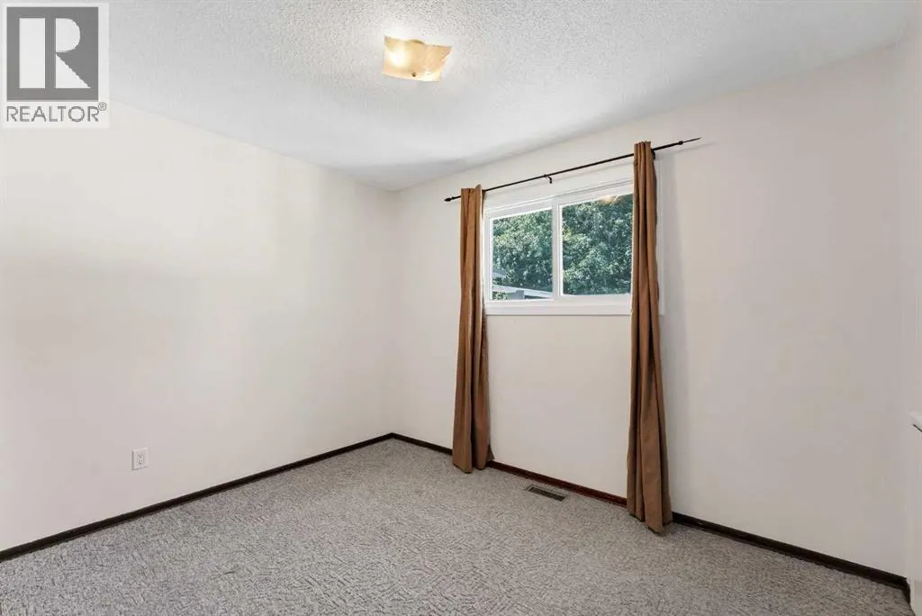 31 8 Street W