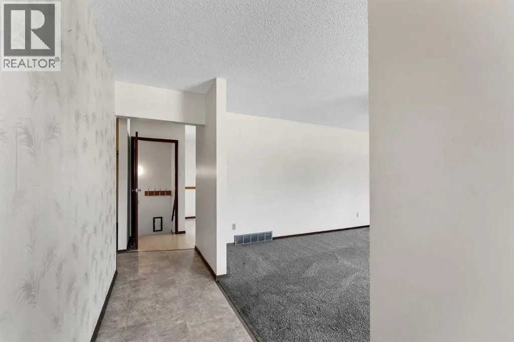 31 8 Street W
