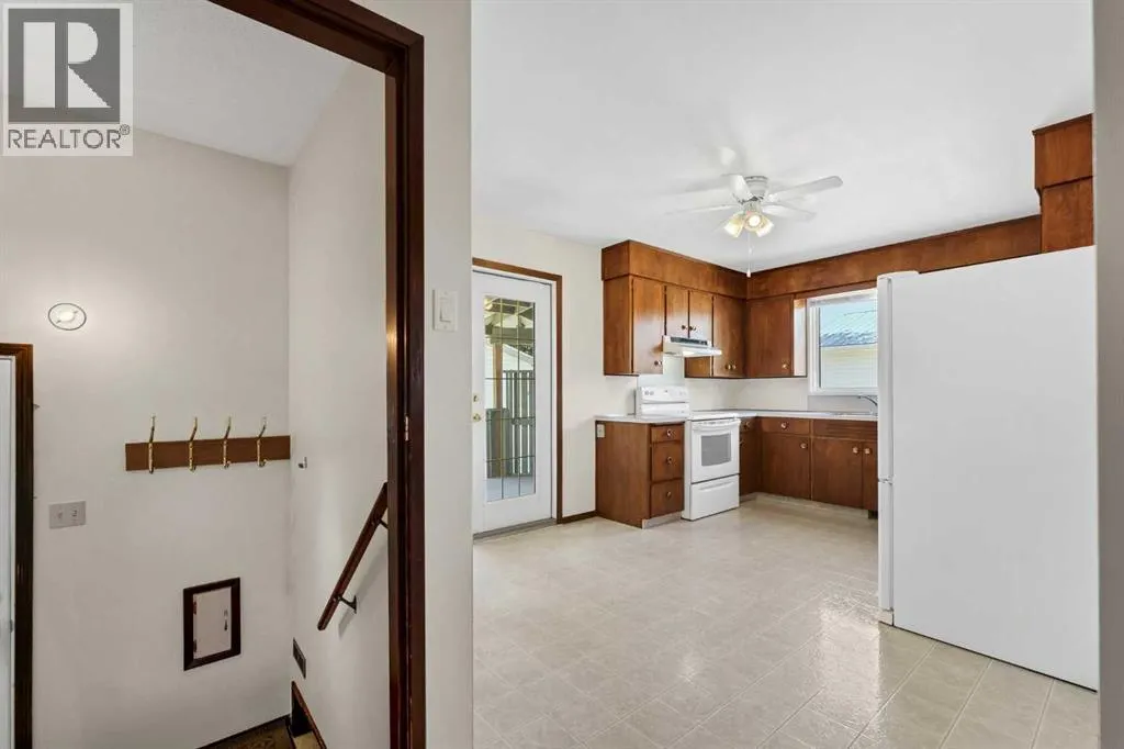 31 8 Street W
