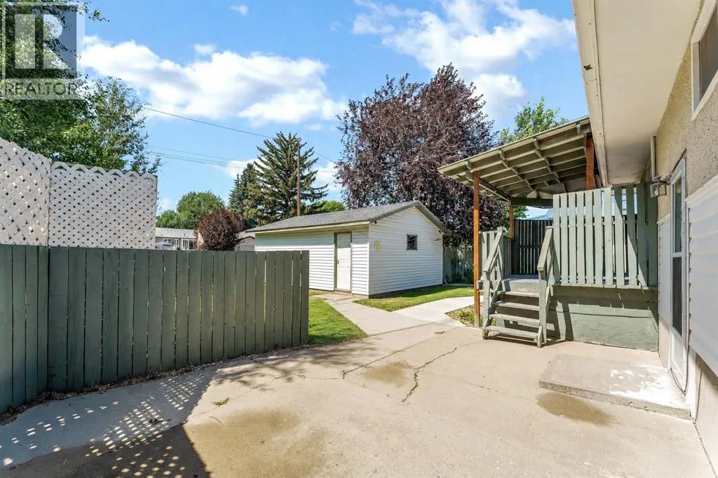 31 8 Street W