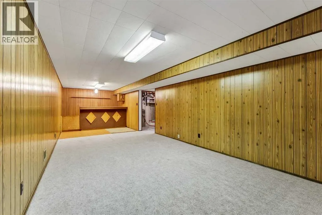 31 8 Street W