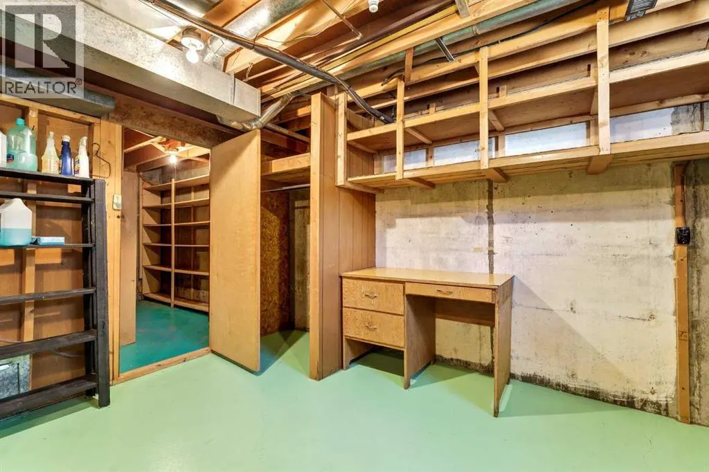 31 8 Street W