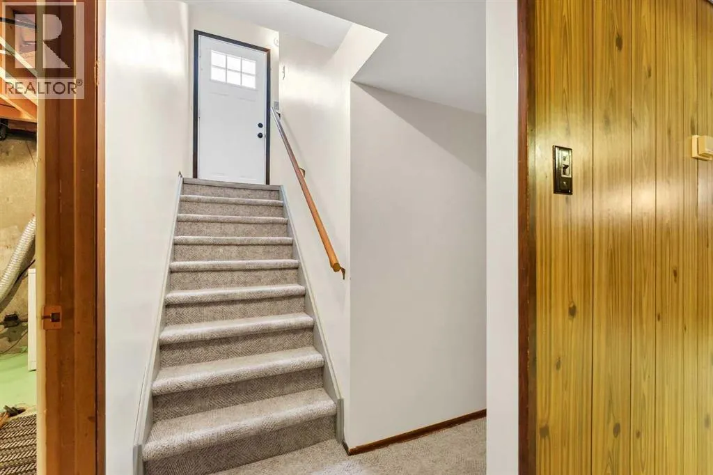 31 8 Street W