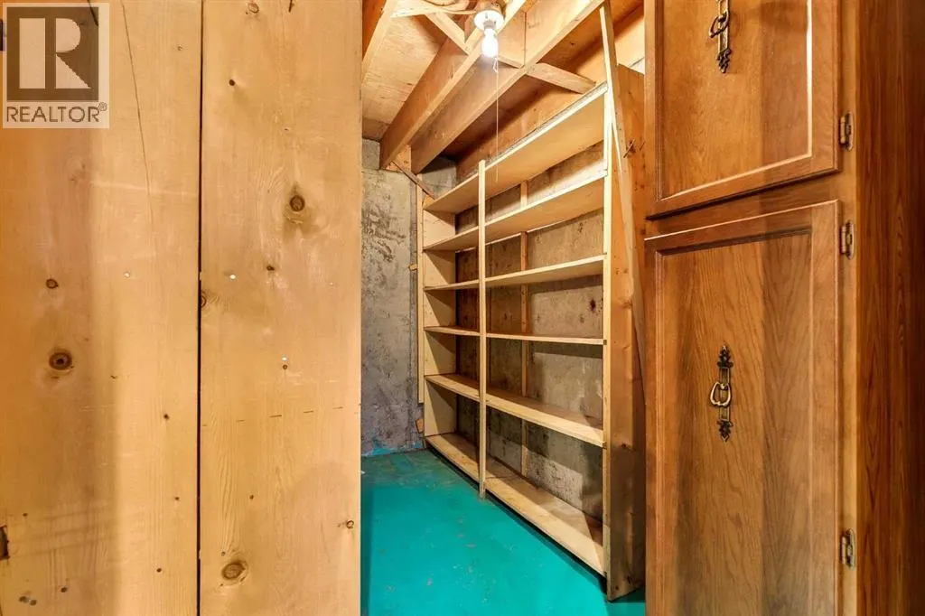 31 8 Street W