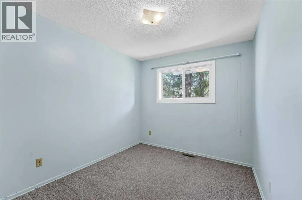 31 8 Street W