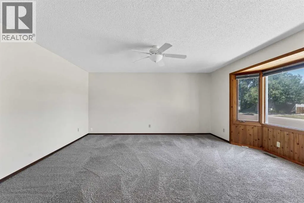 31 8 Street W