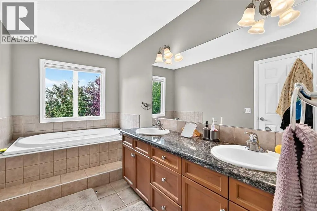 153 Cranleigh Bay SE