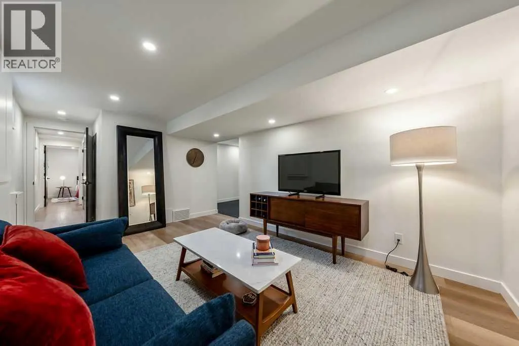 2011 Palliser Drive SW