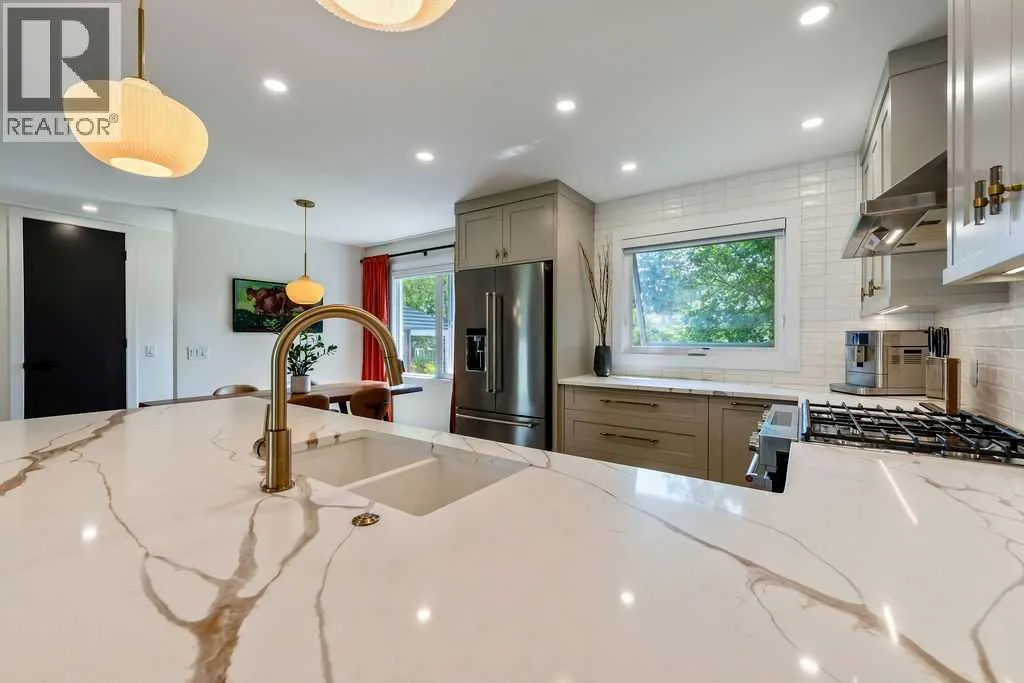 2011 Palliser Drive SW