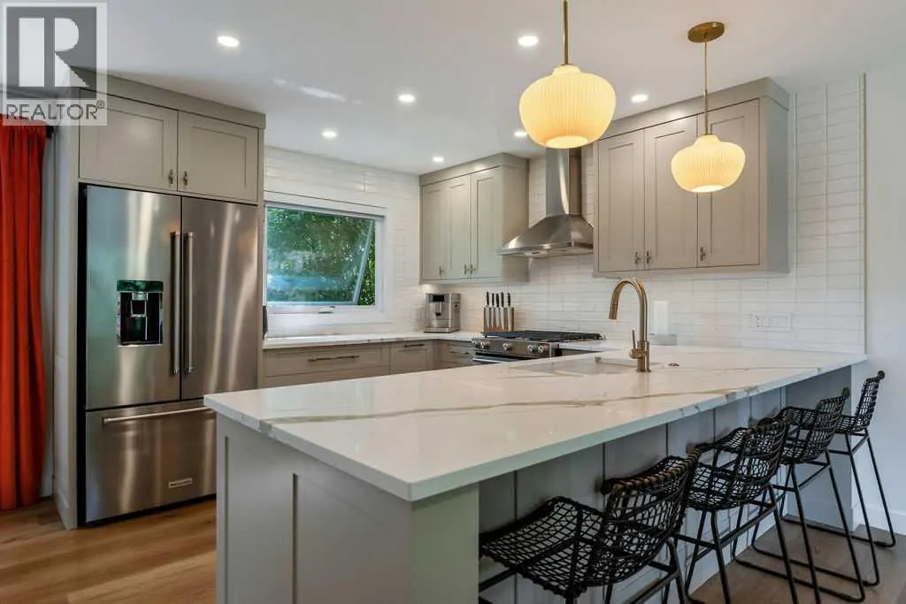 2011 Palliser Drive SW