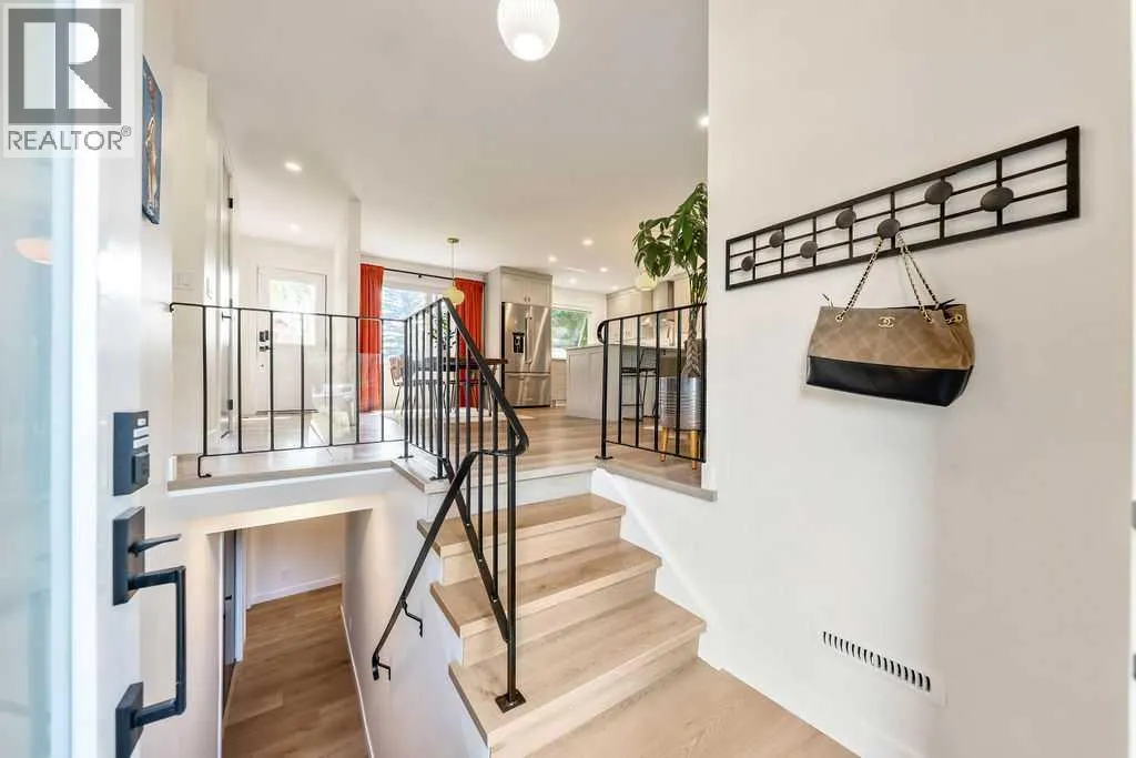 2011 Palliser Drive SW