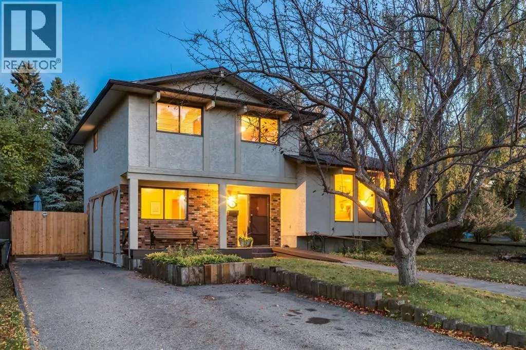 544 BROOKMERE Crescent SW