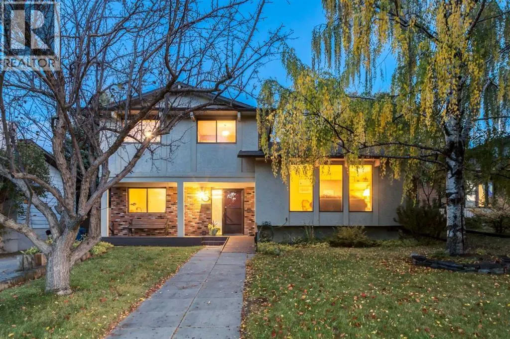 544 BROOKMERE Crescent SW