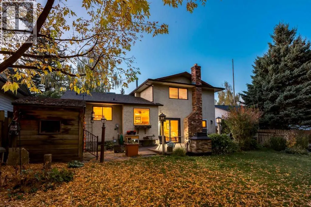 544 BROOKMERE Crescent SW