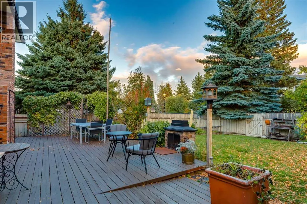 544 BROOKMERE Crescent SW