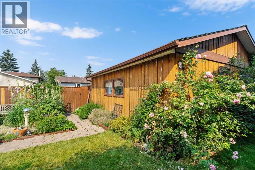 152 Templewood Road NE