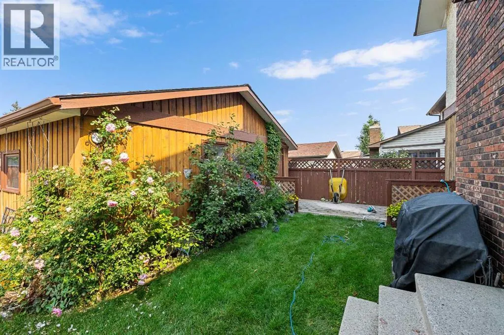 152 Templewood Road NE